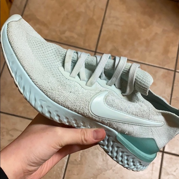 Women's Nike Epic React Flyknit running shoes - Picture 9 of 9